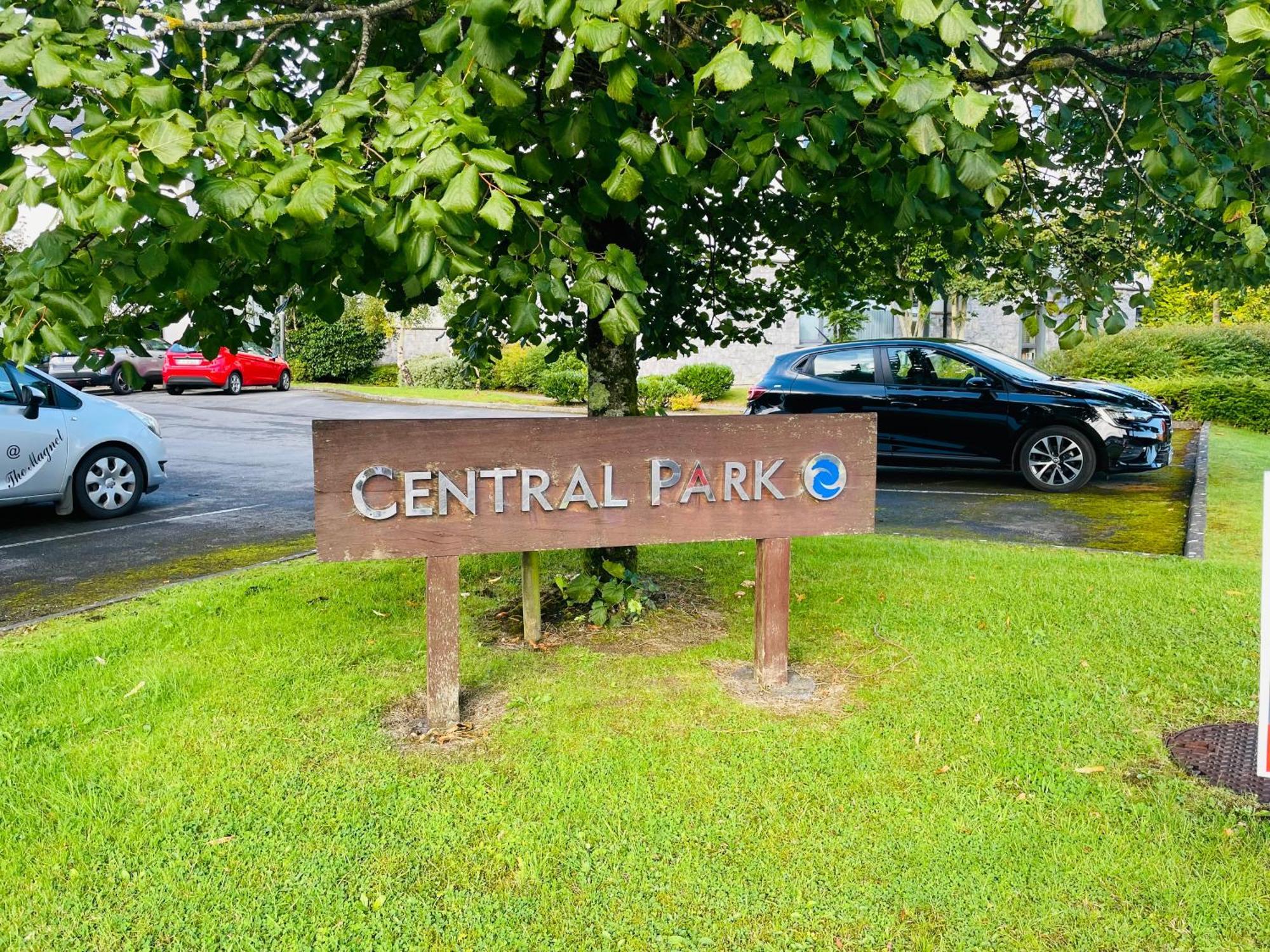 A Room In Central Park Apts Carrick on Shannon エクステリア 写真